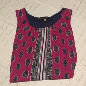 Printed flowy sleeveless top.